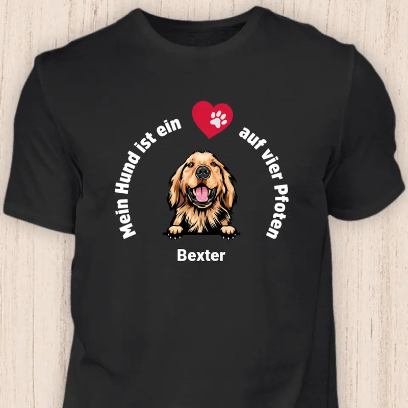 Mein Hund ist ein Herz auf vier Pfoten - Personalisierbares Hunde T-Shirt